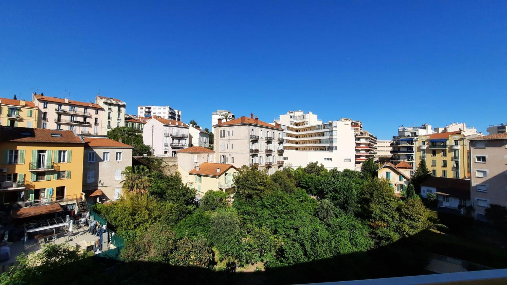 Sunny Mercury - Room In Apartment Cannes Buitenkant foto