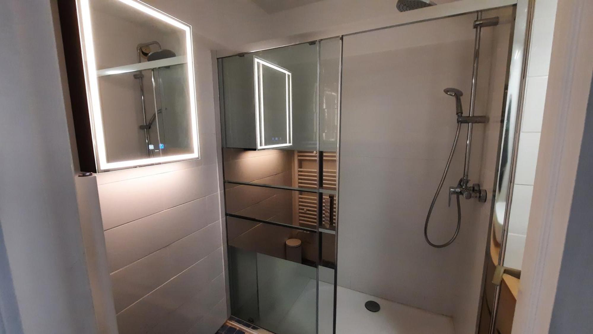 Sunny Mercury - Room In Apartment Cannes Buitenkant foto