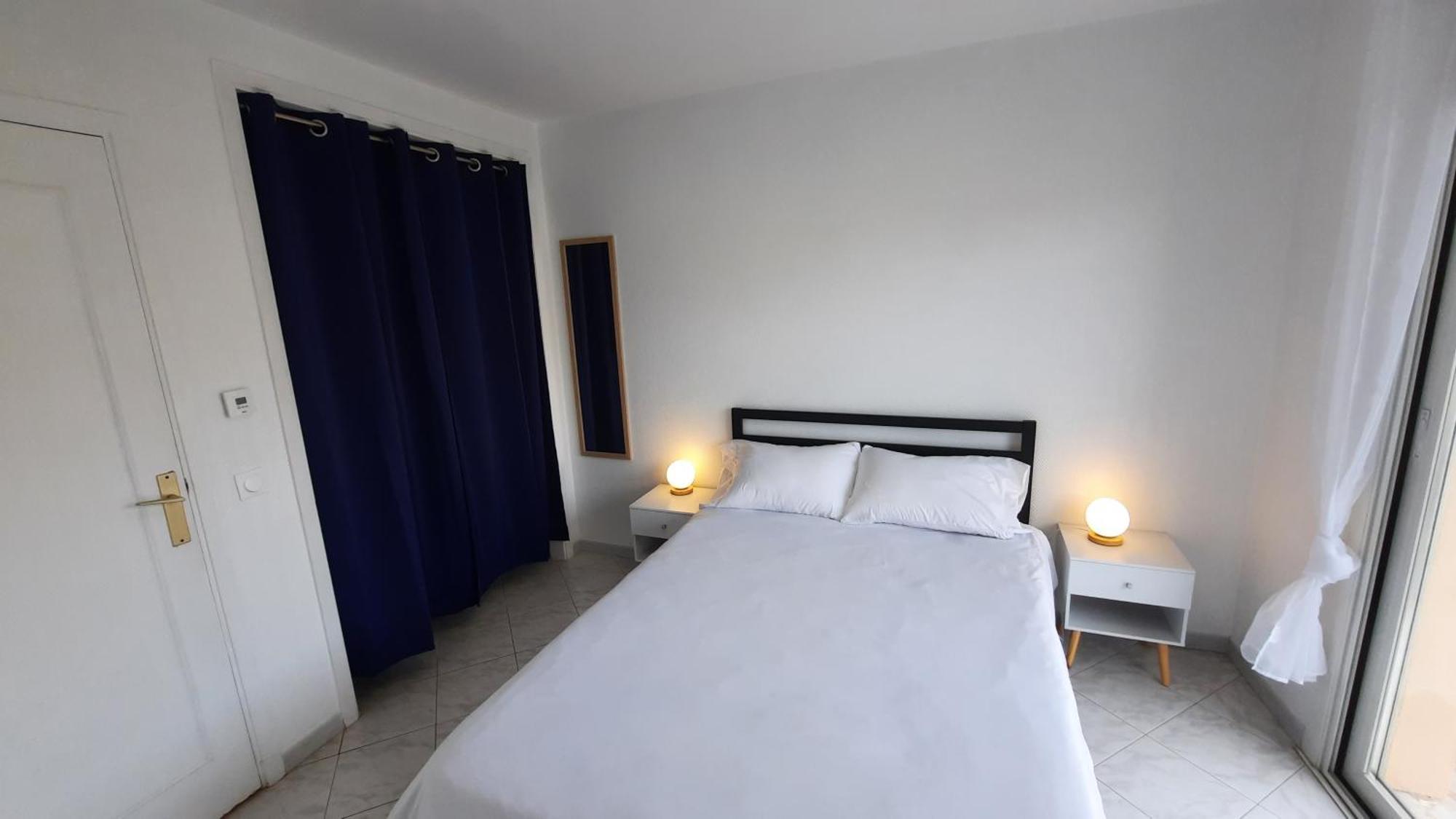 Sunny Mercury - Room In Apartment Cannes Buitenkant foto