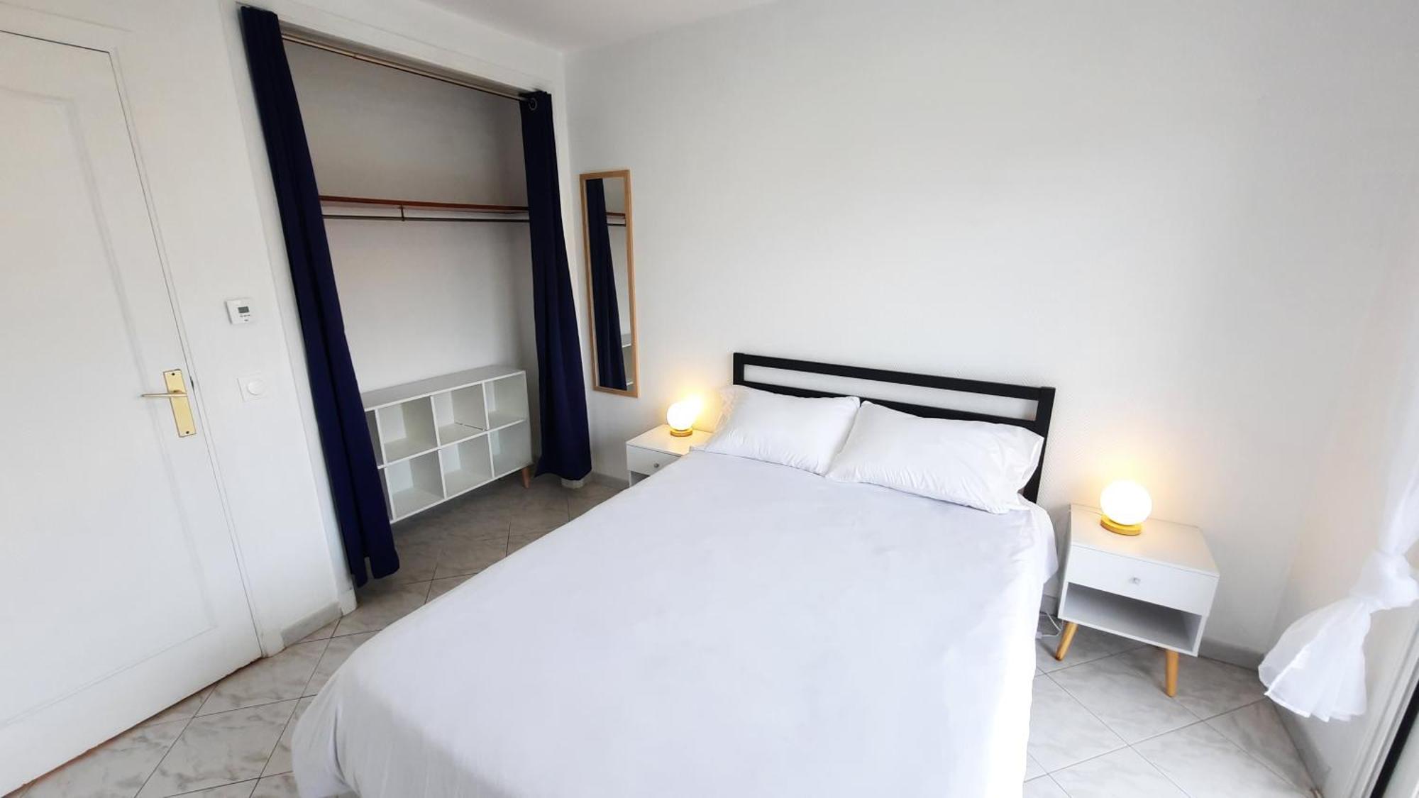 Sunny Mercury - Room In Apartment Cannes Buitenkant foto