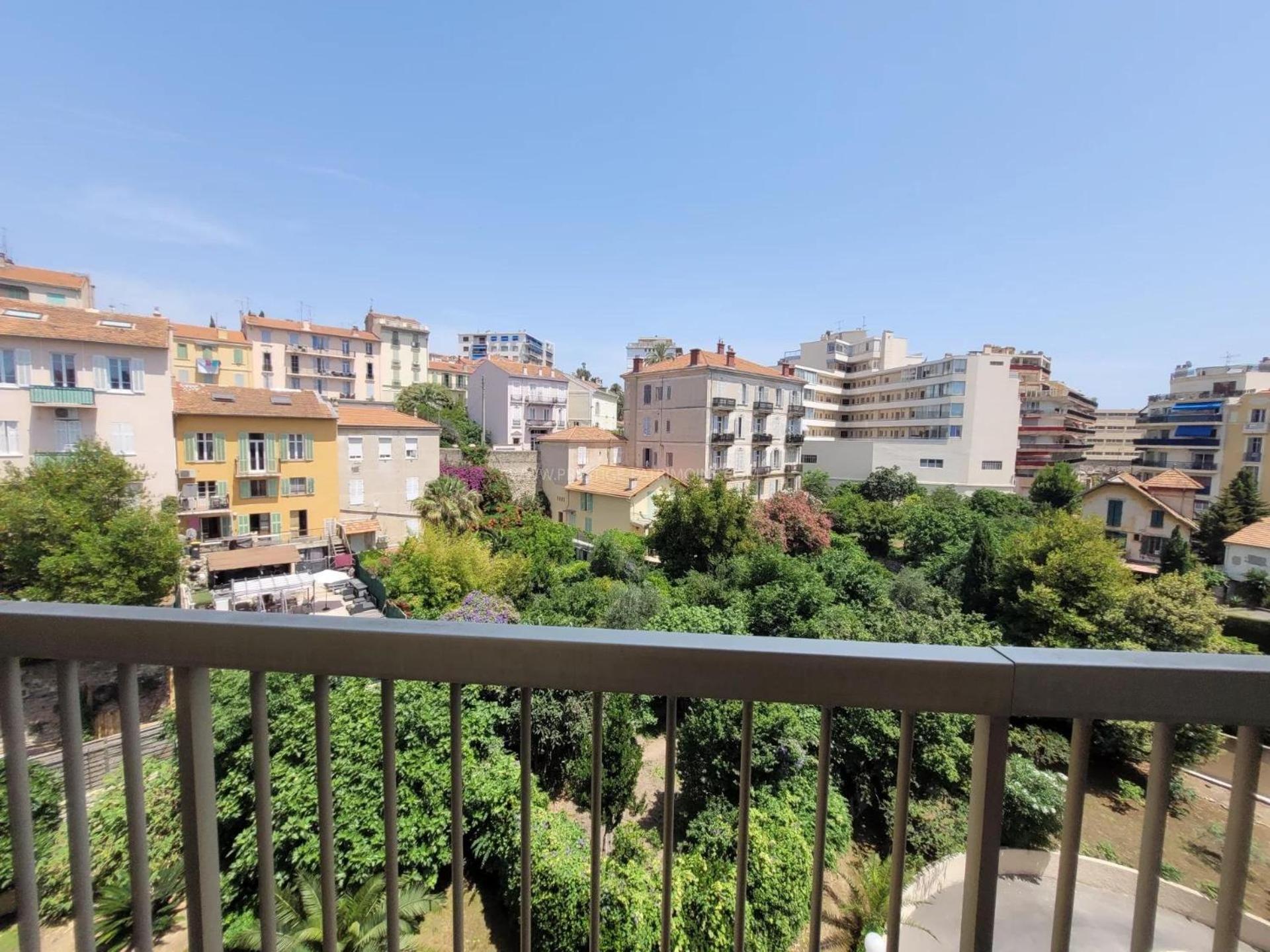 Sunny Mercury - Room In Apartment Cannes Buitenkant foto